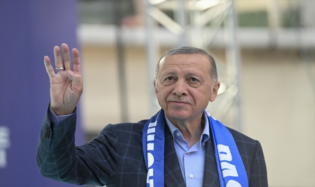Cumhurbaşkanı ve AK Parti Genel Başkanı Erdoğan, partisinin Beyoğlu mitinginde konuştu: (2)