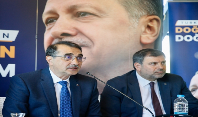 Enerji ve Tabii Kaynaklar Bakanı Dönmez, Eskişehir'de gazetecilerle buluştu: