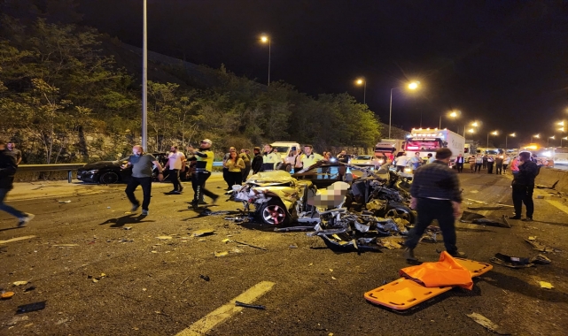GÜNCELLEME - Adana'da trafik kazasında 7 kişi öldü, 7 kişi yaralandı