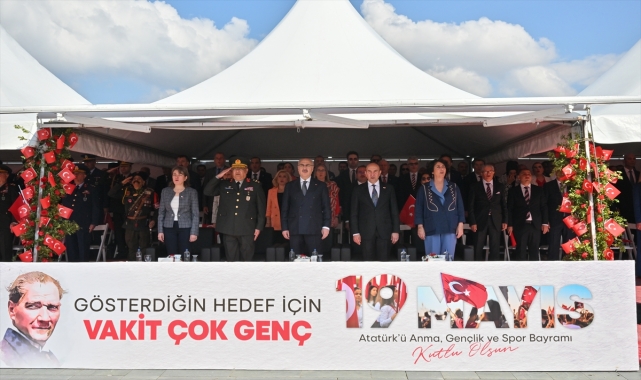 İzmir ve çevre illerde 19 Mayıs Atatürk'ü Anma, Gençlik ve Spor Bayramı kutlanıyor