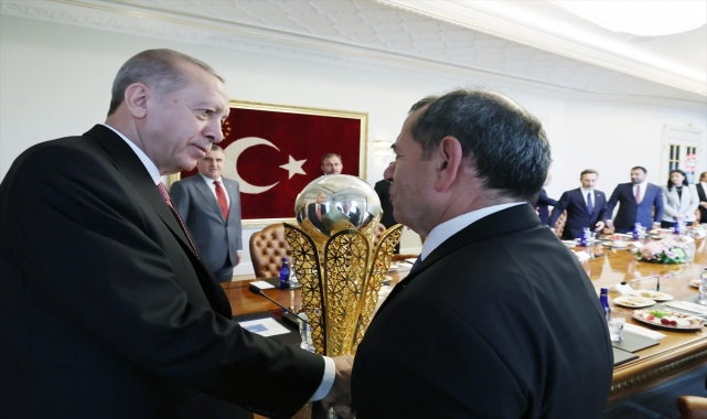 Cumhurbaşkanı Erdoğan, Galatasaray futbol takımını kabul etti