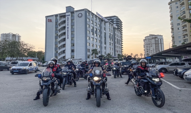 GÜNCELLEME - Mersin'de uyuşturucu satıcılarına yönelik şafak baskınında 21 zanlı yakalandı