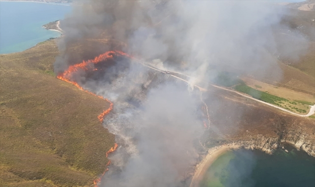 Avşa Adası'ndaki arazi yangınına müdahale ediliyor