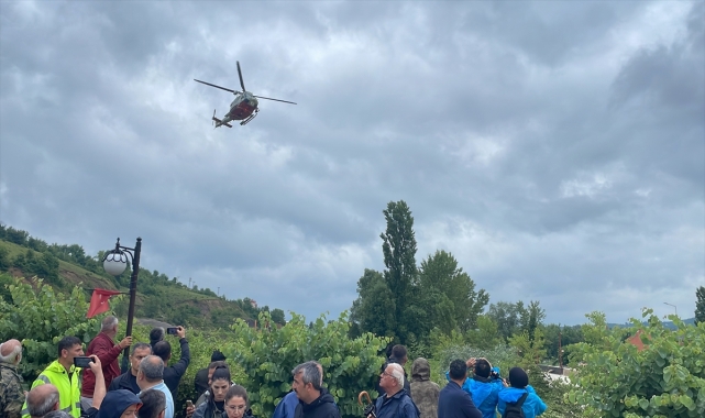 GÜNCELLEME - Bartın'da sel nedeniyle sanayi sitesinde mahsur kalan işçiler helikopterle tahliye edildi