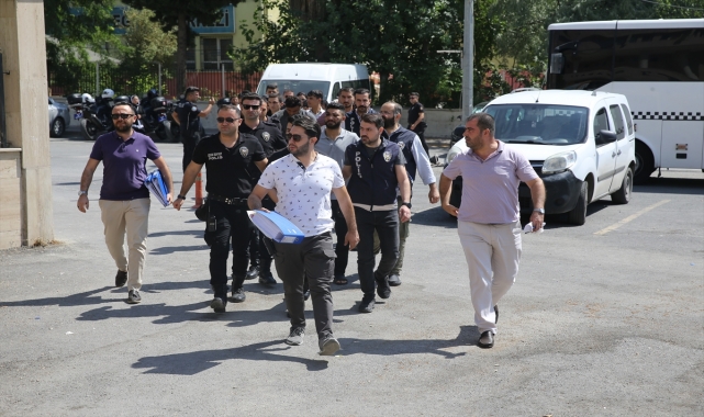GÜNCELLEME - Şanlıurfa merkezli 3 ildeki fuhuş ve şantaj operasyonunda yakalanan 11 zanlı tutuklandı