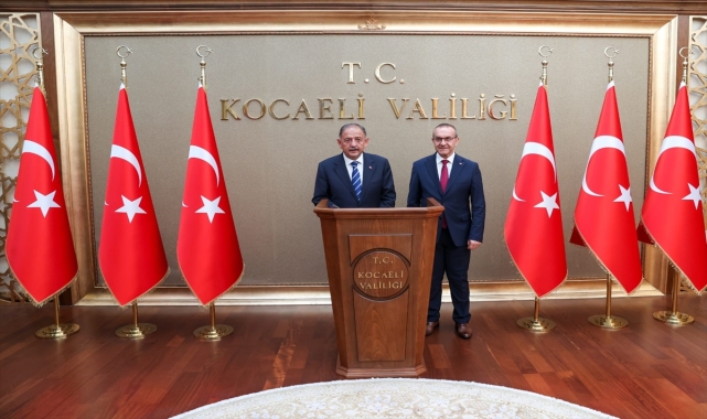 Bakan Özhaseki, İzmit Körfezi'ndeki dip çamuru temizliği çalışmalarını inceledi: