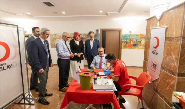 GÜNCELLEME - Çalışma ve Sosyal Güvenlik Bakanı Işıkhan'dan Türk Kızılaya kan bağışı: