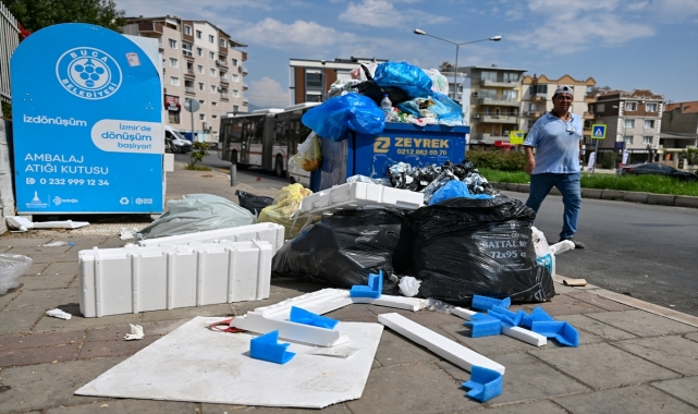 İzmir Buca'da zam talepleri karşılanan işçilerin