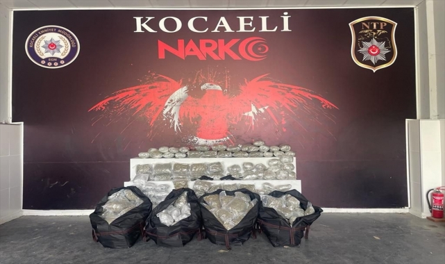 Kocaeli'de iki araçta 119 kilogram esrar ele geçirilmesine ilişkin 5 şüpheli adliyede