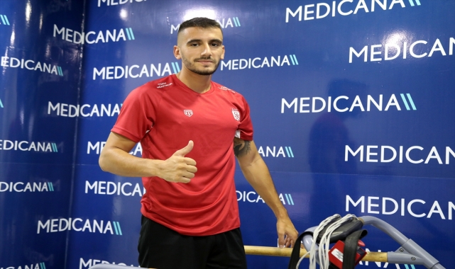 Sivasspor'un yeni transferi Achilleas Poungouras sağlık kontrolünden geçti