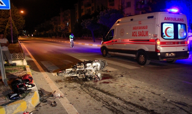 GÜNCELLEME - Uşak'ta kamyonetle motosikletin çarpıştığı kazada 2 kişi öldü