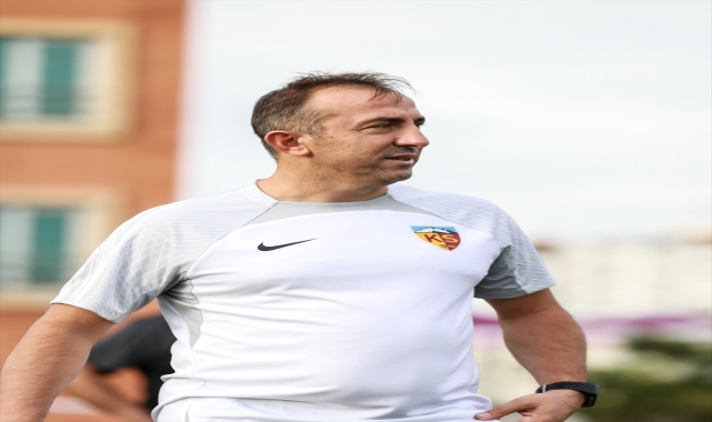 Teknik direktör Recep Uçar, Kayserispor'da ilk antrenmanına çıktı