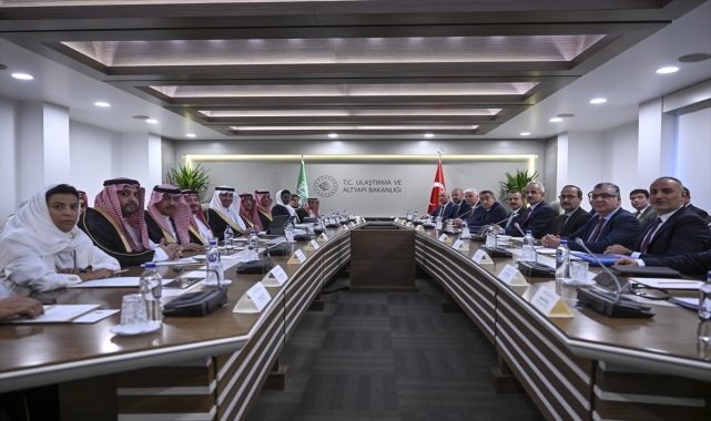 Bakan Uraloğlu, Suudi Arabistanlı mevkidaşı el-Casir ile bir araya geldi: