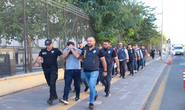 GÜNCELLEME - Diyarbakır merkezli 2 ilde bahis çetesine yönelik operasyonda gözaltına alınan 15 şüpheliden 9'u tutuklandı