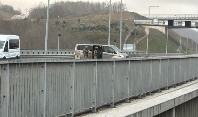 GÜNCELLEME - Kocaeli'de otoyolda rehin alınan tır sürücüsü, Bakan Yerlikaya'nın ikna çabasıyla kurtarıldı
