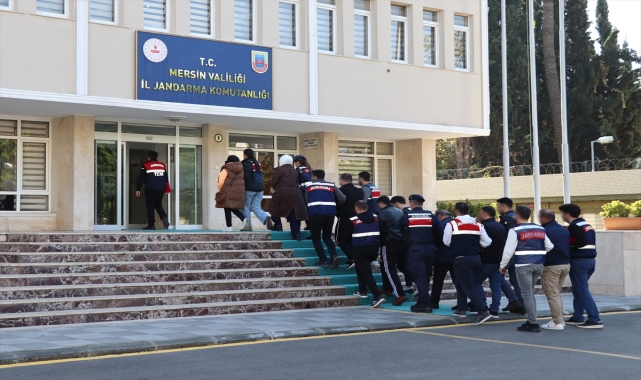 Mersin ve Gaziantep'teki DEAŞ operasyonunda yakalanan 9 şüpheliden 7'si tutuklandı