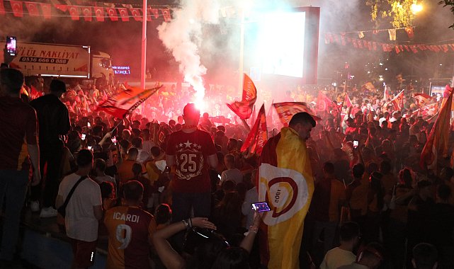 Antalya'da Galatasaray'ın şampiyonluğu coşkuyla kutlandı