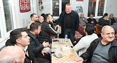 Başkan teravih sonrası vatandaşlarla buluştu
