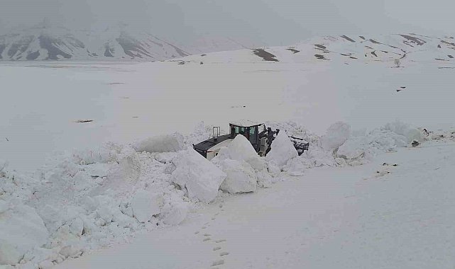 Hakkari'de 19 köy ve 38 mezra yolu ulaşıma açıldı
