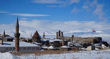 Bir diplomatik ricadan doğan teşebbüs: Erzurum'da İranlı çocuklar için mektep girişimi