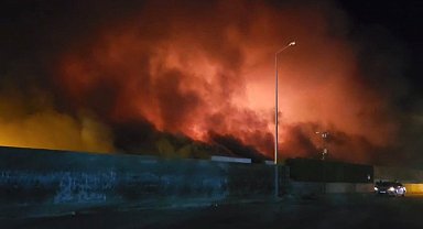 Kadirli OSB'de tavuk fabrikasında çıkan yangın sabaha karşı söndürüldü