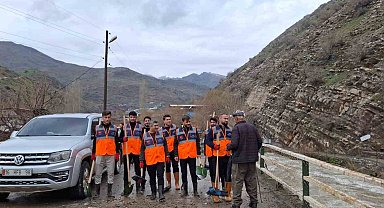 Sel sonrası 50 hayvan telef oldu, 2 ahır kullanılamaz hale geldi