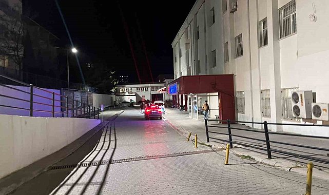 'Yan bakma' kavgasında bıçaklanan 1 kişi ağrı yaralandı