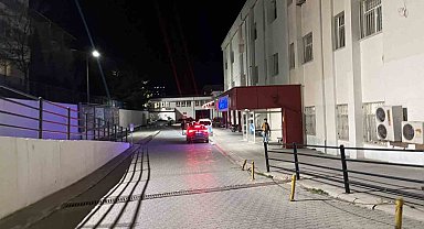 'Yan bakma' kavgasında bıçaklanan 1 kişi ağrı yaralandı