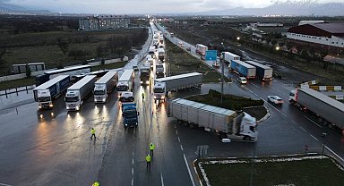 Ağır tonajlı araçlara geçit yok: Yol kar nedeniyle kapandı