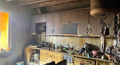 Alevlere teslim olan ev kullanılmaz hale geldi