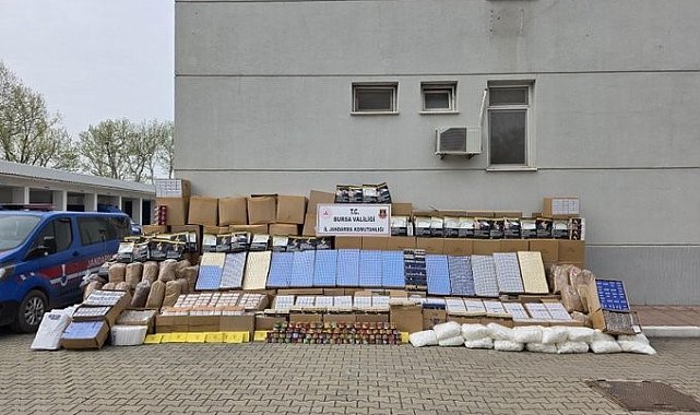 Bursa'da kaçak tütün baskını: Depo ve araçlardan servet çıktı