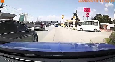 Bursa'da trafikte tehlikeli anlar: Makas atan sürücü kazaya davetiye çıkardı