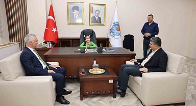 Minik Buğlem bir günlüğüne başkan oldu, ilk talimat park için geldi