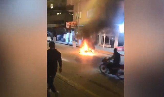 Motosiklet alev alev yandı