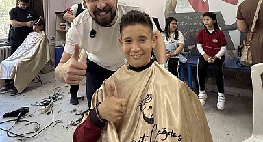 Öğrencilerin yüzü gülsün diye iş yerinin kapısına kilit vurdu