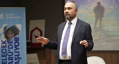 Rektör Akkaya lise öğrencilerine etkili dinleme yöntemlerini anlattı