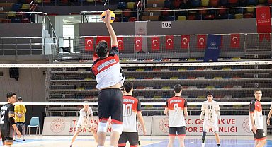 Şanlıurfa Büyükşehir Belediyesi genç erkekler voleybol takımından filede ikinci galibiyet