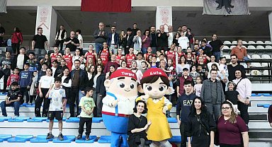 Turgutlu'nun perilerinden Play-Off'a muhteşem başlangıç