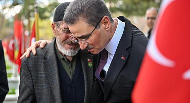 Arefe günü şehitlerin kabri ziyaret edildi