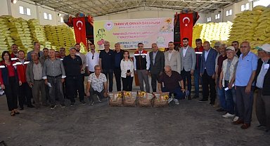 Aydın'da 9 bin kilonun üzerinde ayçiçeği tohumu üreticiye dağıtıldı