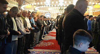 Balıkesir, Zağnospaşa Cami'nde bayramlaştı