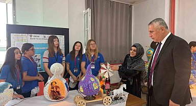 Balıkesirli öğretmen önce kendi öğrendi şimdi de öğrencilerine öğretiyor