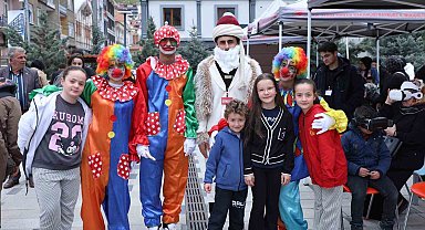 Bayburtlu çocuklar şenlikte doyasıya eğlendi