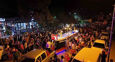 Bozdoğan sokaklarında Bandırma Vapuru coşkusu
