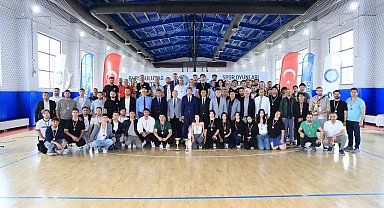 BUÜ Spor Oyunları'nda şampiyonlar kürsüye çıktı