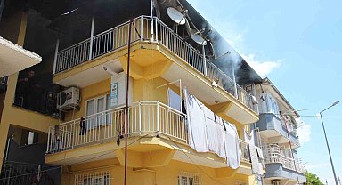 Çatı katında çıkan yangında 3 bina zarar gördü