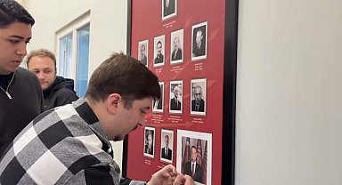 CHP Bolu Gençlik Kolları üyeleri Kılıçdaroğlu'nun fotoğrafının üstüne Özgür Özel'in fotoğrafını yapıştırdı