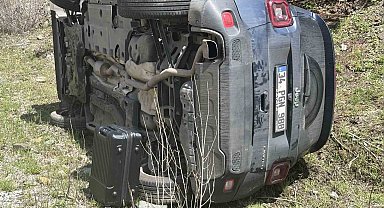 Cip ile hafif ticari araç çarpıştı: 3 yaralı
