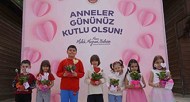 Çocuklar Sanat Sokağı'nı bu kez anneleri için renklendirdi
