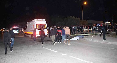 Çöp kamyonuyla çarpışan motosikletteki 2 genç hayatını kaybetti